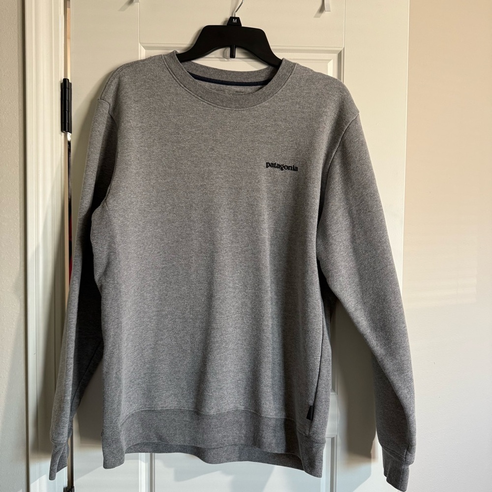 Patagonia crew neck sweatshirt grey big logo unisex mens and women’s Medium L
